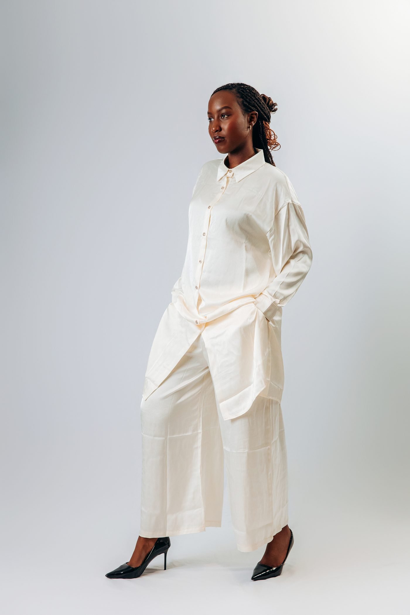Femme Elegante in White