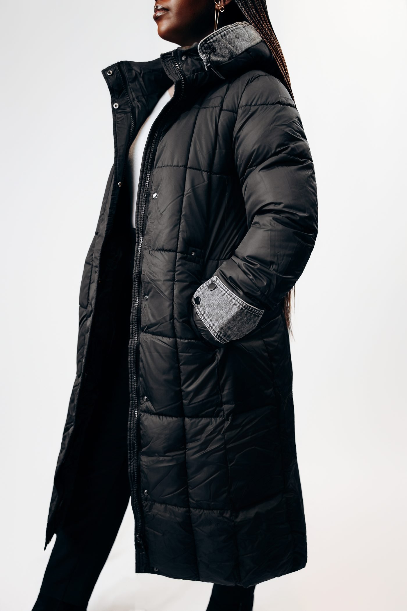 Frostline Longcoat in Black